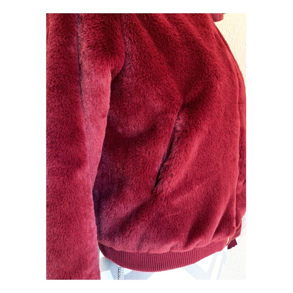 Excellent pre-owned super soft plume color faux fur 2 side pockets zipper jacket - Picture 4 of 9